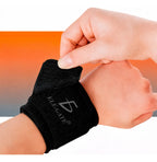 Muñequera deportiva ajustable para actividad física negro