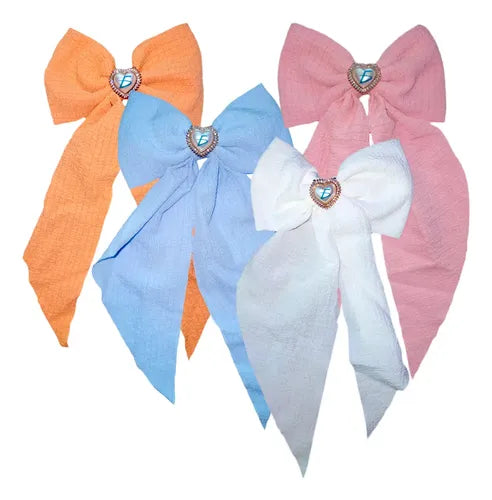 Moño Con Broche Con Diseño Corrugado Y Corazon Con Bisutería