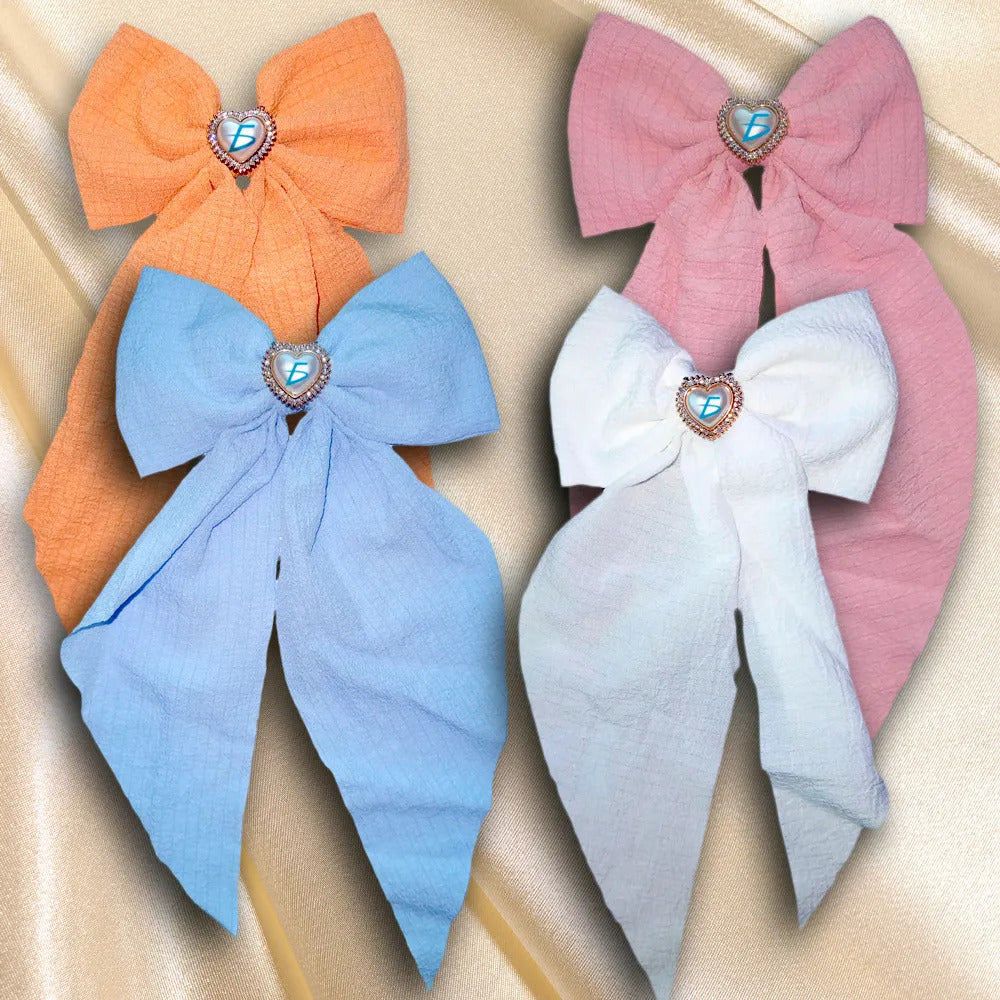 Moño Con Broche Con Diseño Corrugado Y Corazon Con Bisutería