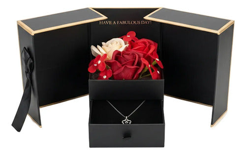 Alajero En Forma De Caja De Regalo Con Rosas Y Cadena